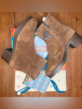 Lazo Siren Goldstone Brown Genuine Suede Block Heel Boots Size 7.5 NIB
